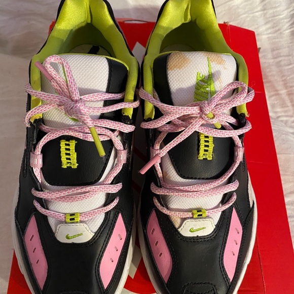 Sneakers - Picture 1 of 5